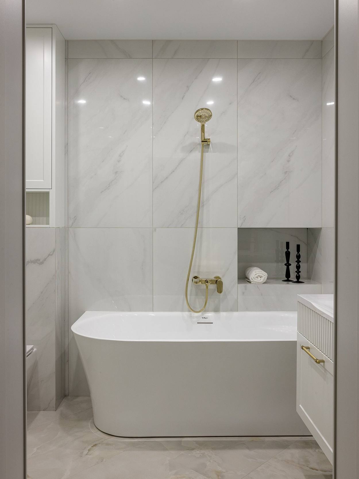 Elegáns, átgondolt, sikkes enteriőr háromszobás lakásban Elegáns, átgondolt, sikkes enteriőr háromszobás lakásban