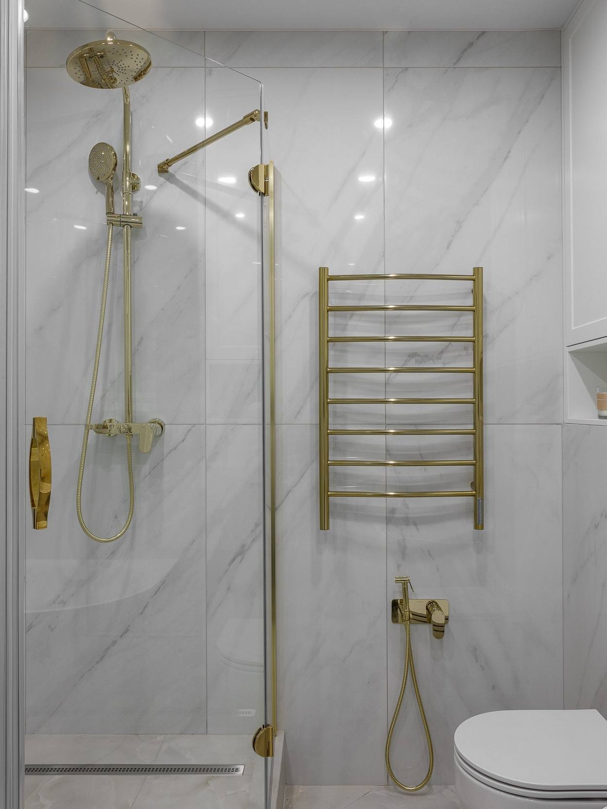 Elegáns, átgondolt, sikkes enteriőr háromszobás lakásban Elegáns, átgondolt, sikkes enteriőr háromszobás lakásban