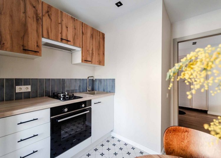 Így újult meg másfél hónap alatt kevés pénzből egy lelakott 35 m2-es lakás