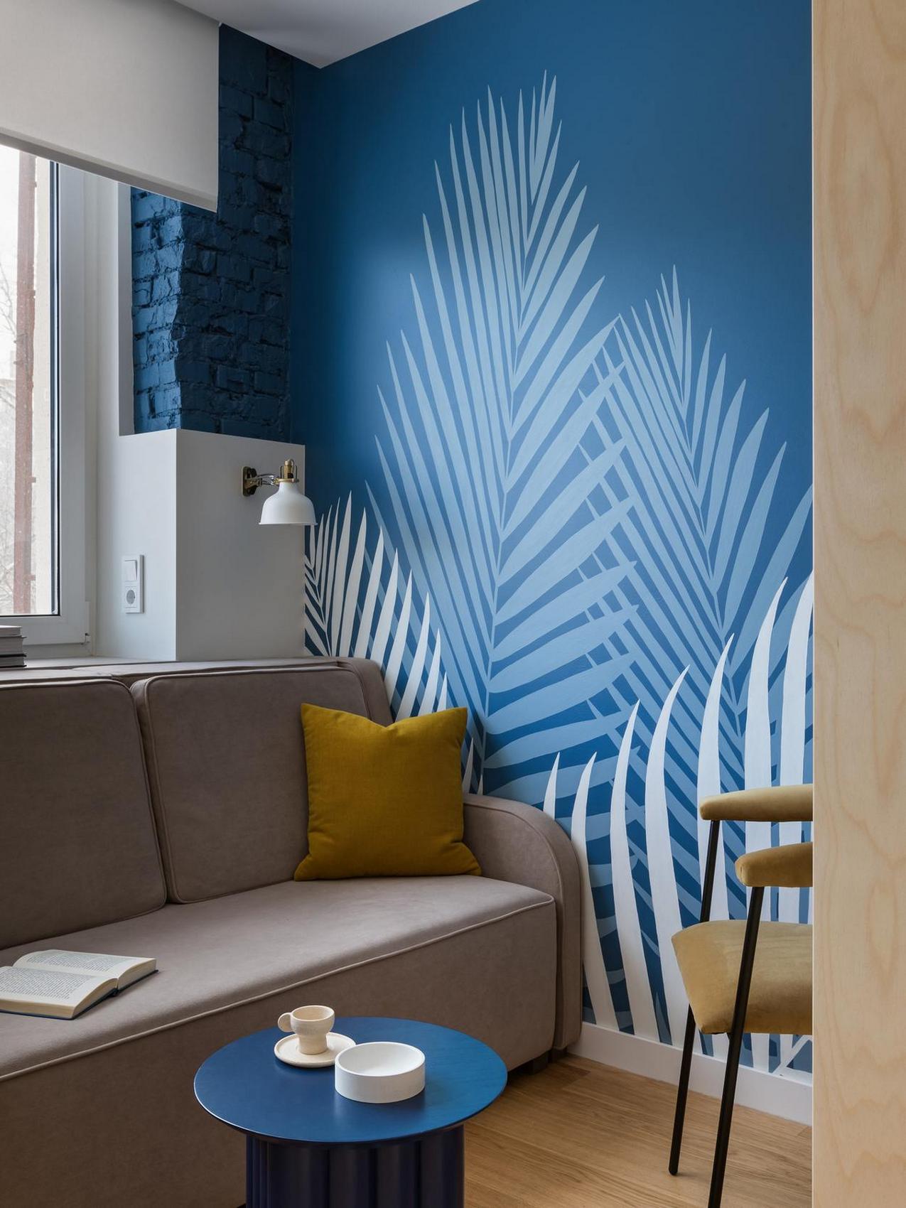 Informatikus lány kreatívan berendezett, színes, 25 m2-es lakása dobogóra emelt ággyal Informatikus lány kreatívan berendezett, színes, 25 m2-es lakása dobogóra emelt ággyal