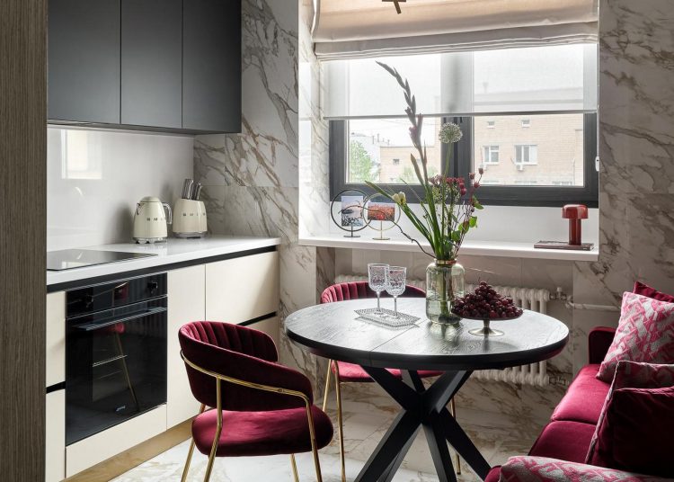 Kényelmes lakosztály hangulata egy házaspár 50 m2-es, városi lakásában