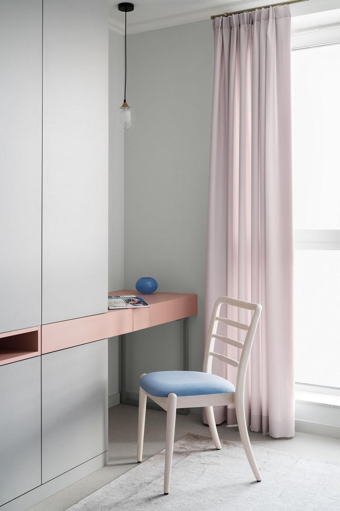 Konyha lett a fő látványelem: természetes kő és üde zöld árnyalatok 56 m²‑es lakásban