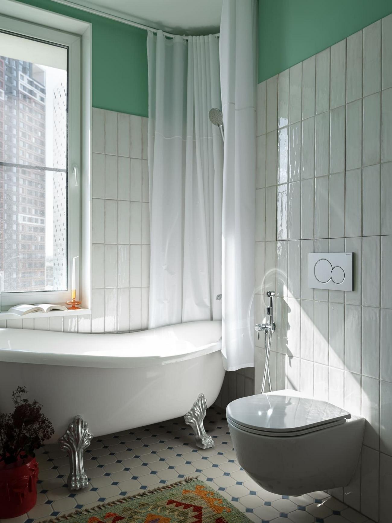 Körbejárható alaprajz nő modern klasszikus otthonában: színes előszoba, felújított kredenc