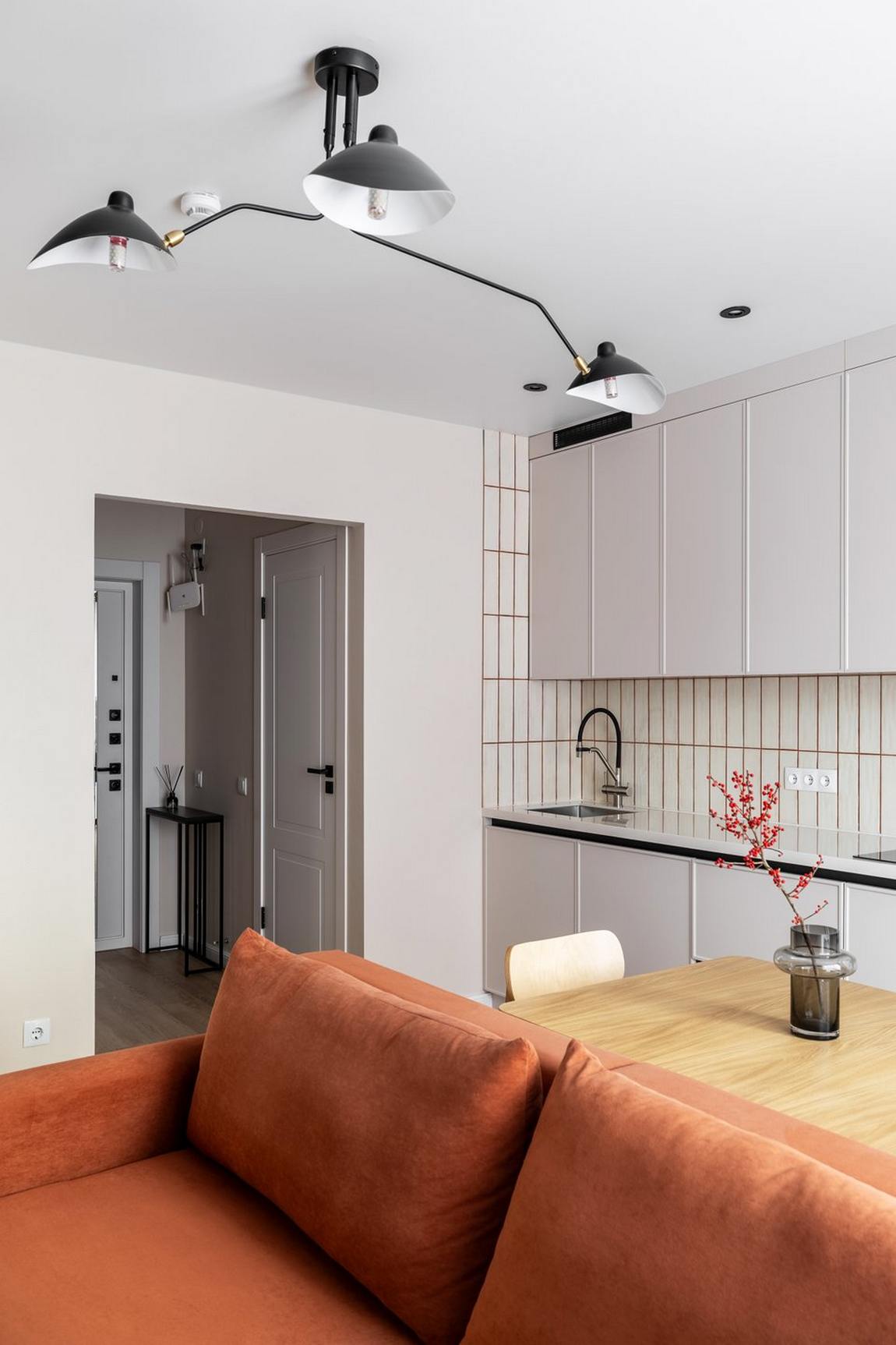 Kulcsrakész új építésű lakást vett a pár, így rendezték be gyorsan, egyszerűen