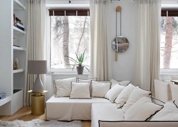 Lakás régi bérházban: természetes berendezés sok fehérrel és fával