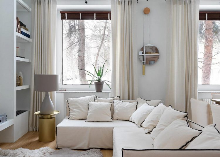 Lakás régi bérházban: természetes berendezés sok fehérrel és fával