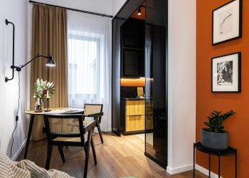 Nehezen berendezhető 37 m²‑es lakás átalakulása: átjárható konyha, terrakotta díszítés