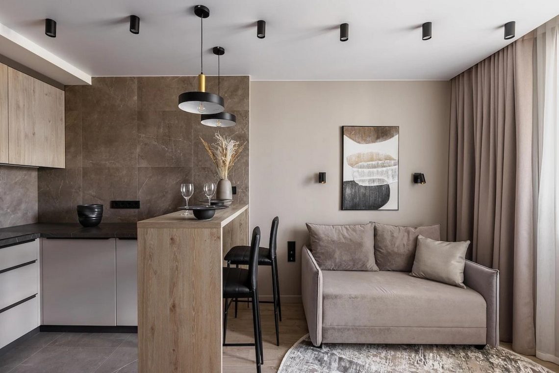 Nyugodt, pasztell dekorációt és 3 külön szoba berendezését kérte a család 75 m2-en