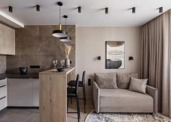 Nyugodt, pasztell dekorációt és 3 külön szoba berendezését kérte a család 75 m2-en