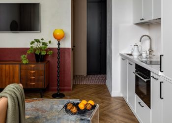 A retro stílus életteli otthonossága fiatal nő 45 m2-es lakásában