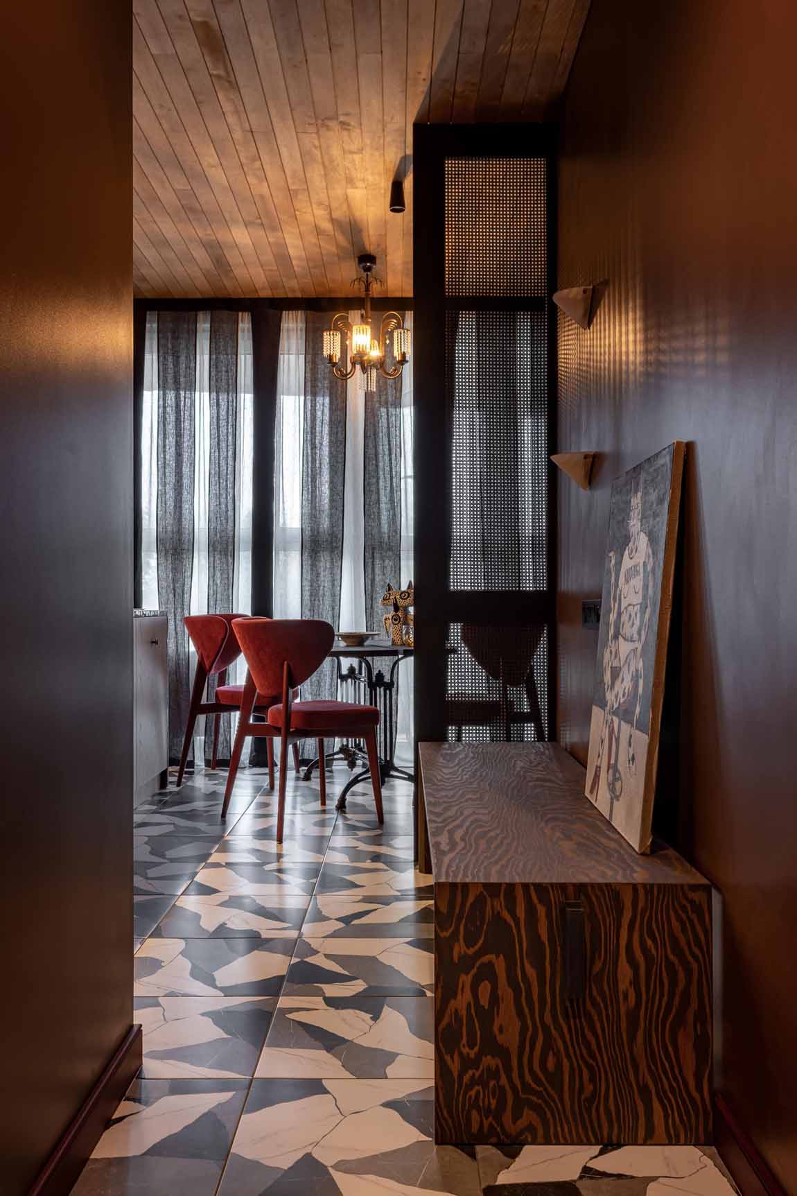 Agyagos, meleg színek és szokatlan részletek 35m2-en Agyagos, meleg színek és szokatlan részletek 35m2-en