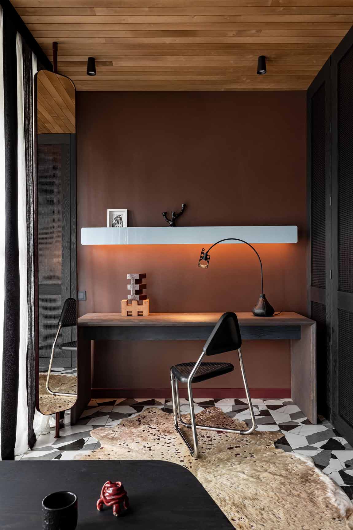 Agyagos, meleg színek és szokatlan részletek 35m2-en Agyagos, meleg színek és szokatlan részletek 35m2-en