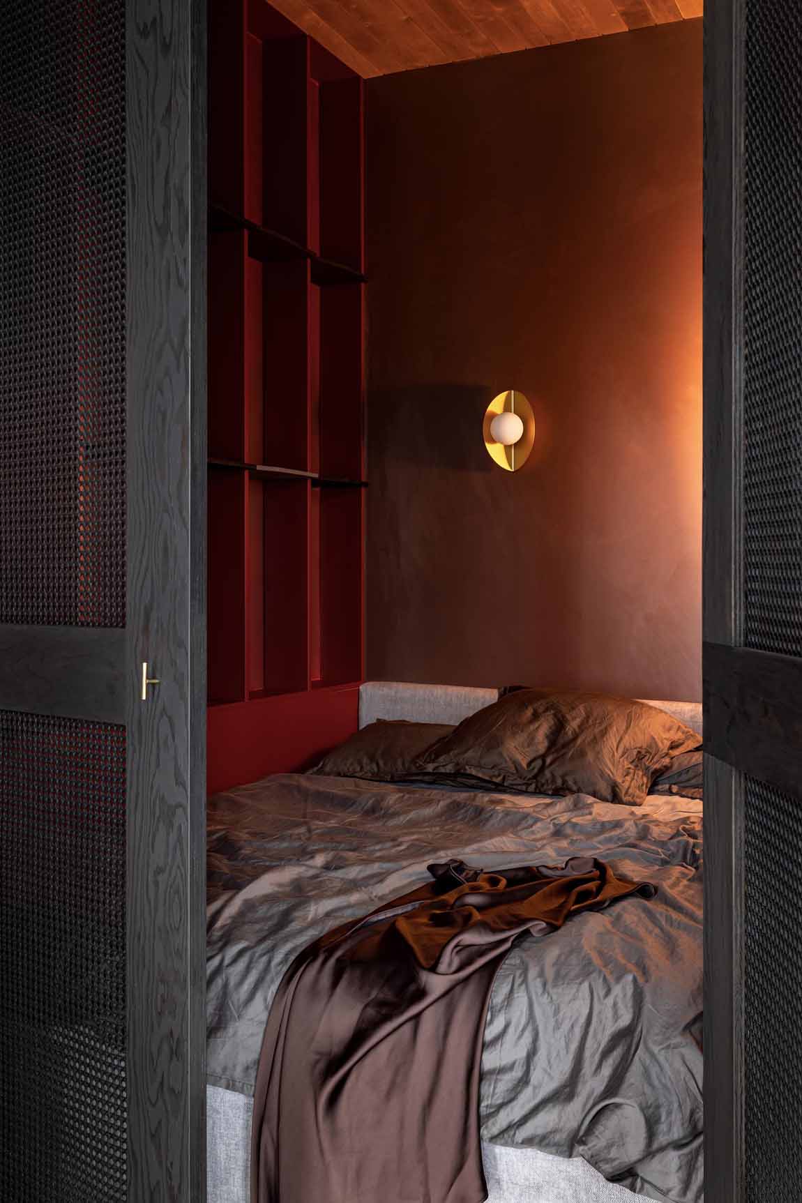 Agyagos, meleg színek és szokatlan részletek 35m2-en Agyagos, meleg színek és szokatlan részletek 35m2-en