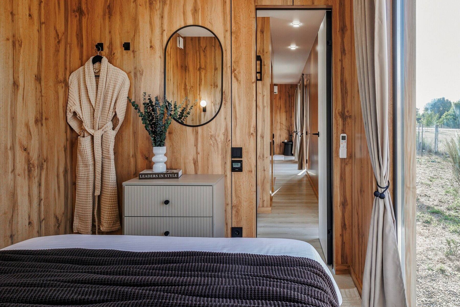 Stílusos mini házat rendezett be a férfi egyetlen tengeri konténerből, 27 m² Stílusos mini házat rendezett be a férfi egyetlen tengeri konténerből, 27 m²