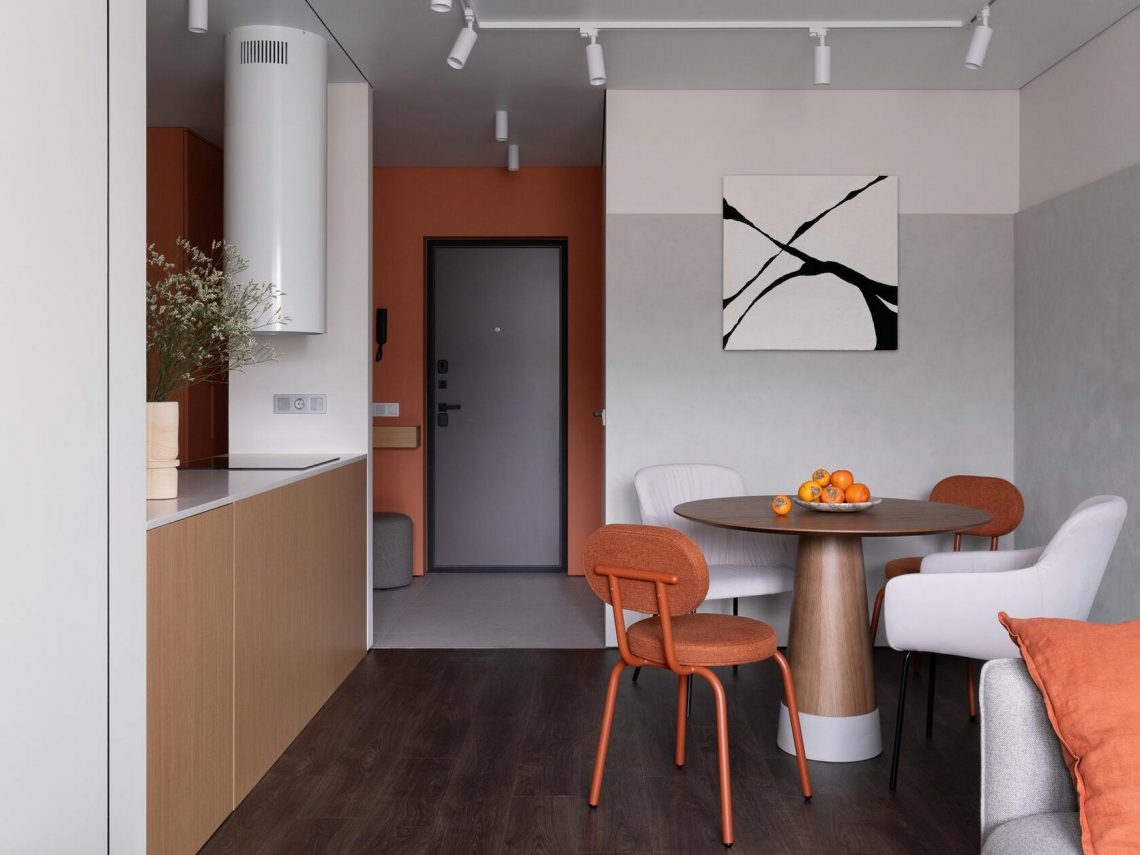 Szokatlan konyha kialakítás és terrakotta dekoráció 44 m2-es lakásban