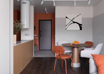 Szokatlan konyha kialakítás és terrakotta dekoráció 44 m2-es lakásban