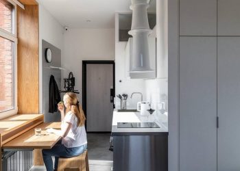 Hogyan lett teljes értékű otthona a fiatal hölgynek egy 18 m2-es lakásban