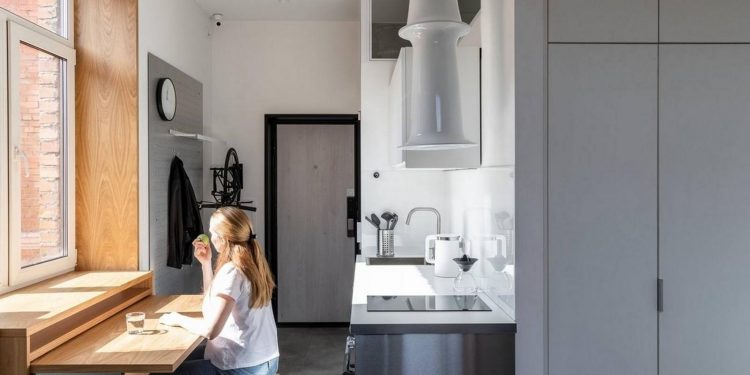 Hogyan lett teljes értékű otthona a fiatal hölgynek egy 18 m2-es lakásban