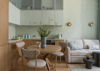 Természetes minimalizmus: szép zöld színpaletta pár 40 m²-es otthonában