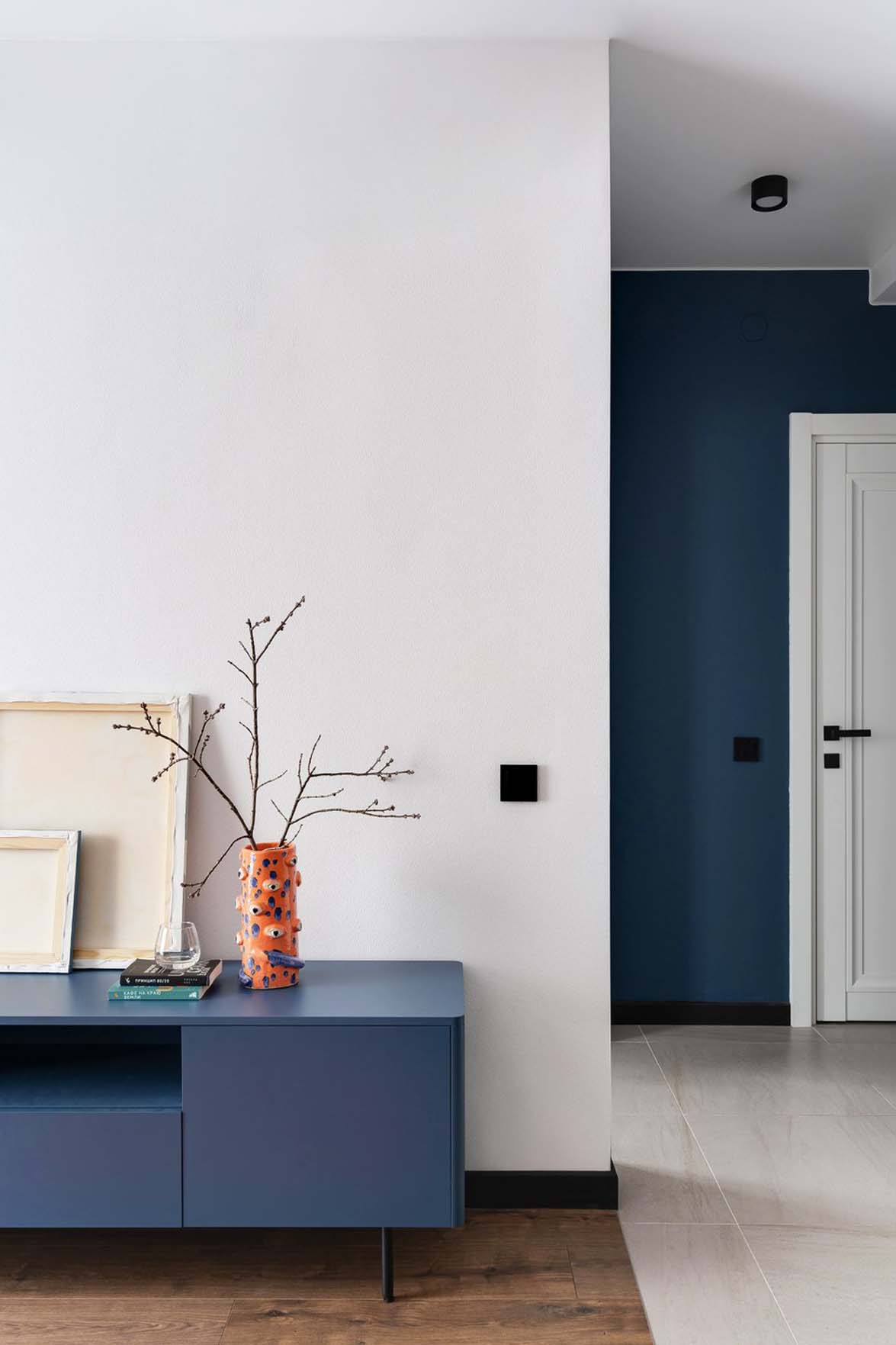 Férfi új lakása, amelyből a színek sem hiányoznak: személyre szabott 40m2-es lakótér