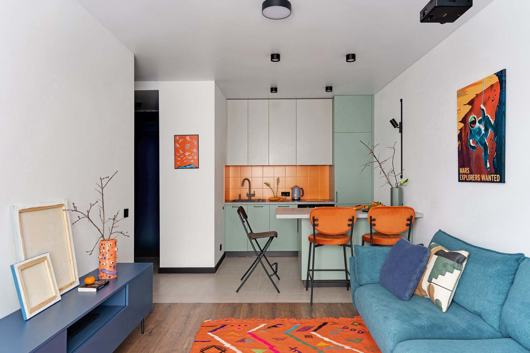 Férfi új lakása, amelyből a színek sem hiányoznak: személyre szabott 40m2-es lakótér