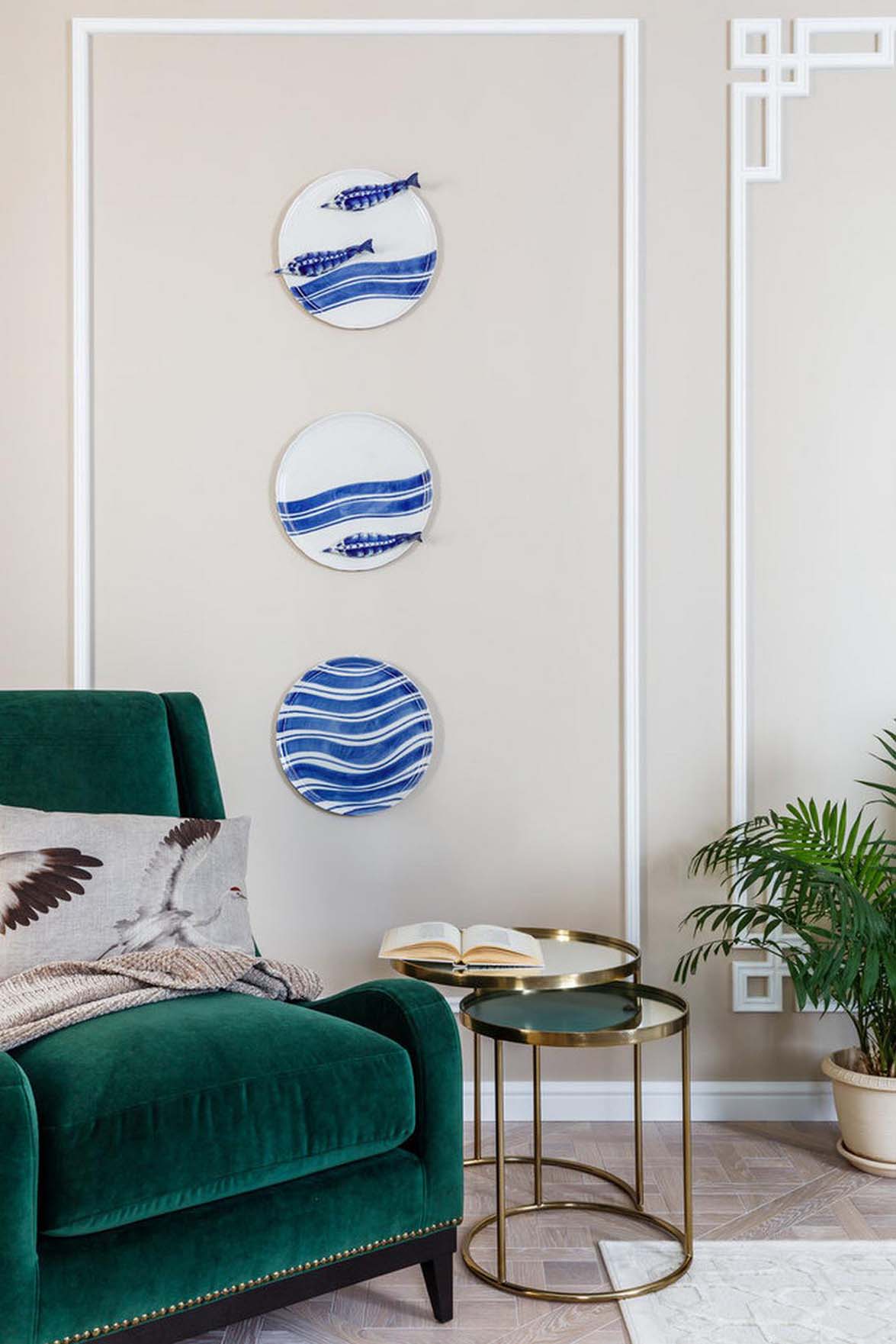 Idős édesanyja lakását rendezte be a férfi: keleti motívumok, életteli enteriőr 66m2-en