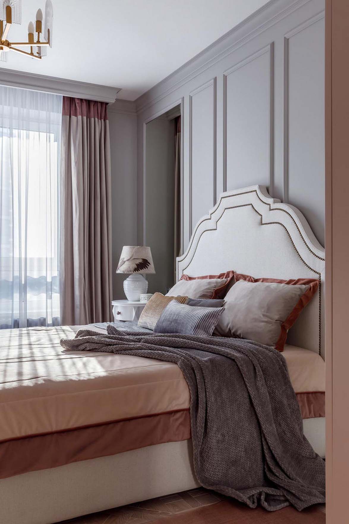 Idős édesanyja lakását rendezte be a férfi: keleti motívumok, életteli enteriőr 66m2-en