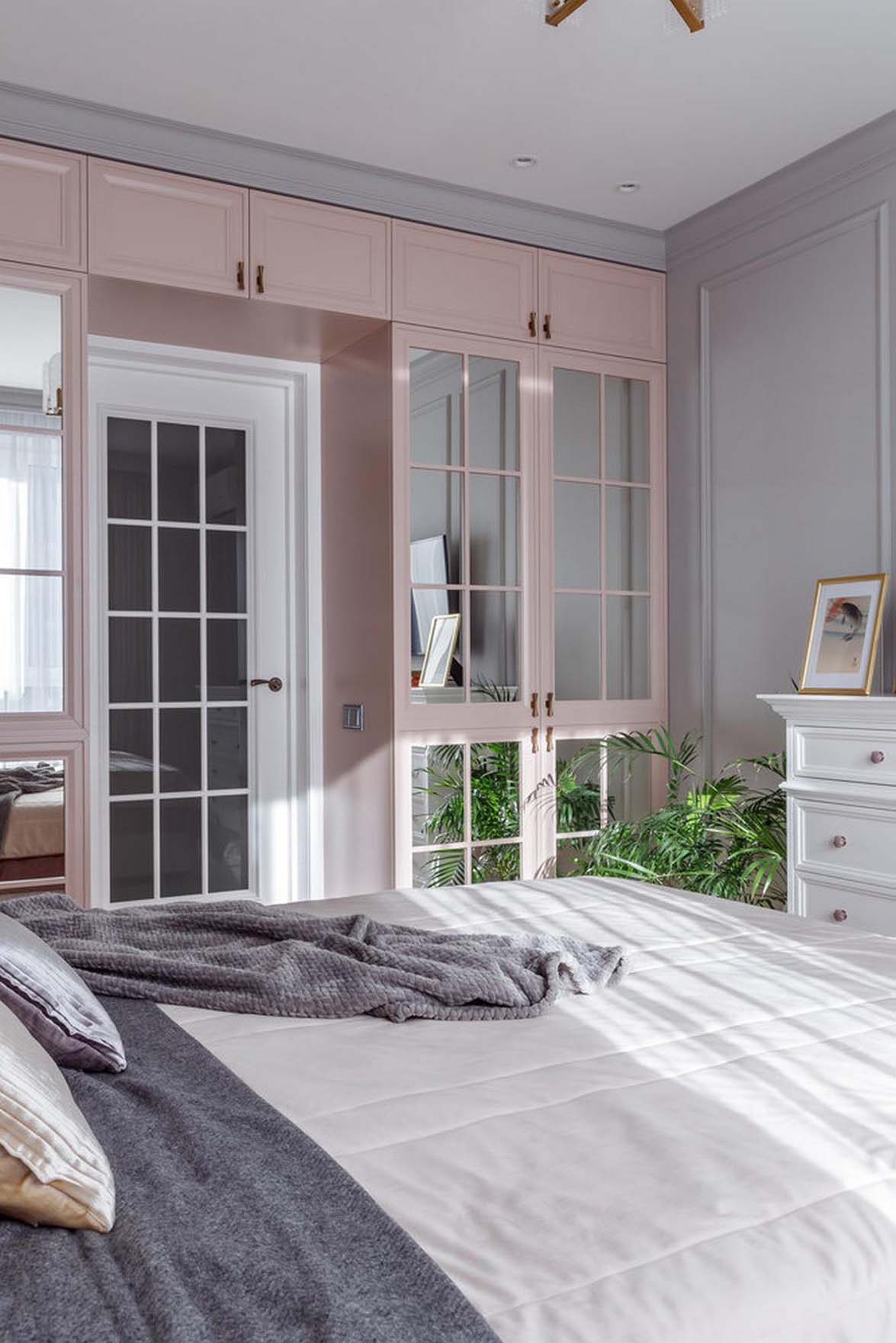 Idős édesanyja lakását rendezte be a férfi: keleti motívumok, életteli enteriőr 66m2-en