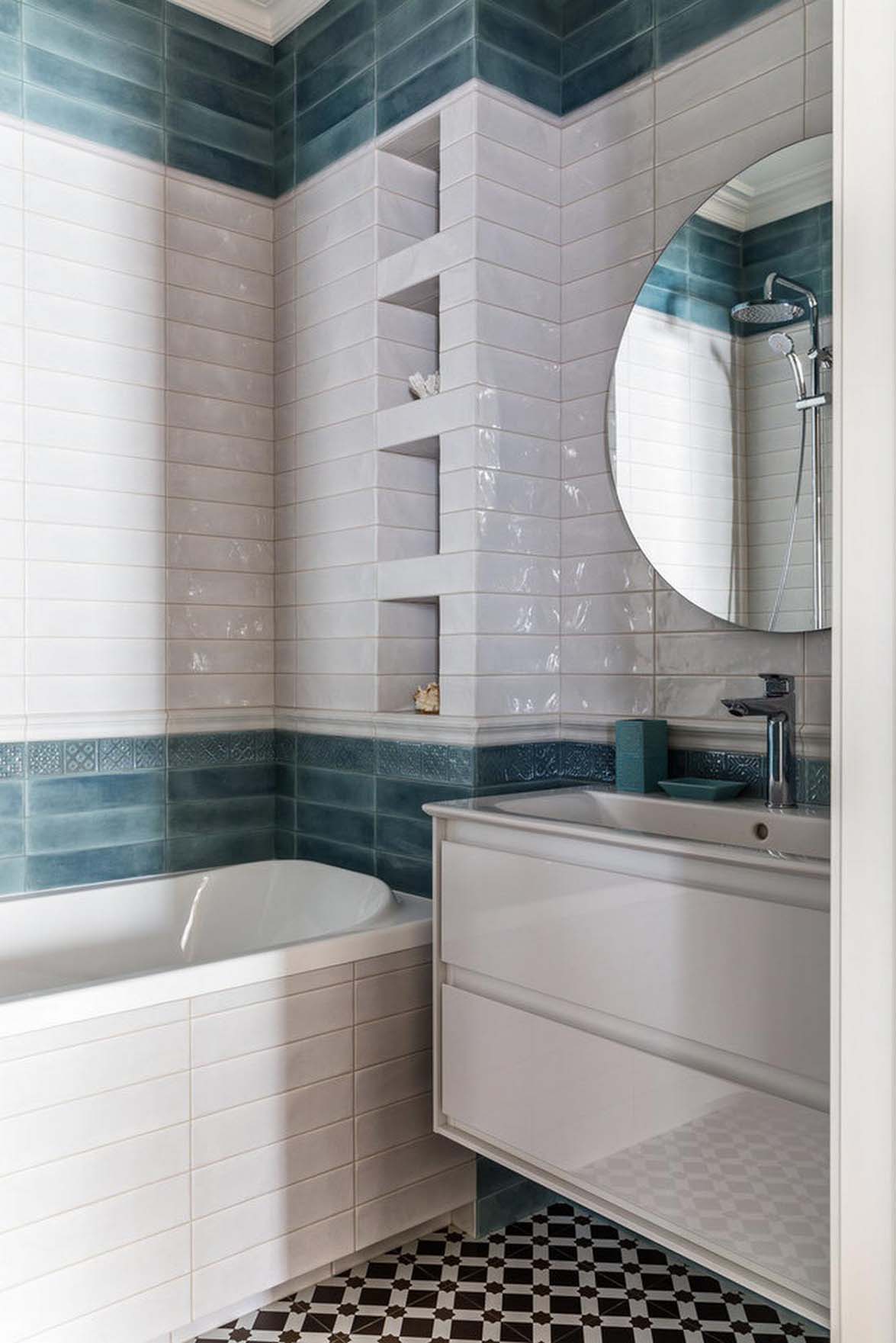 Idős édesanyja lakását rendezte be a férfi: keleti motívumok, életteli enteriőr 66m2-en