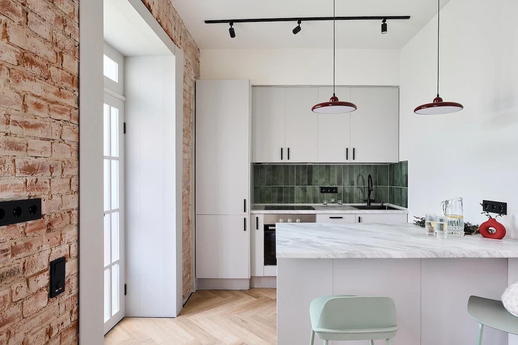 Így lett egy 1930-as évekbeli, lerobbant, 65 nm-es lakásból modern otthon