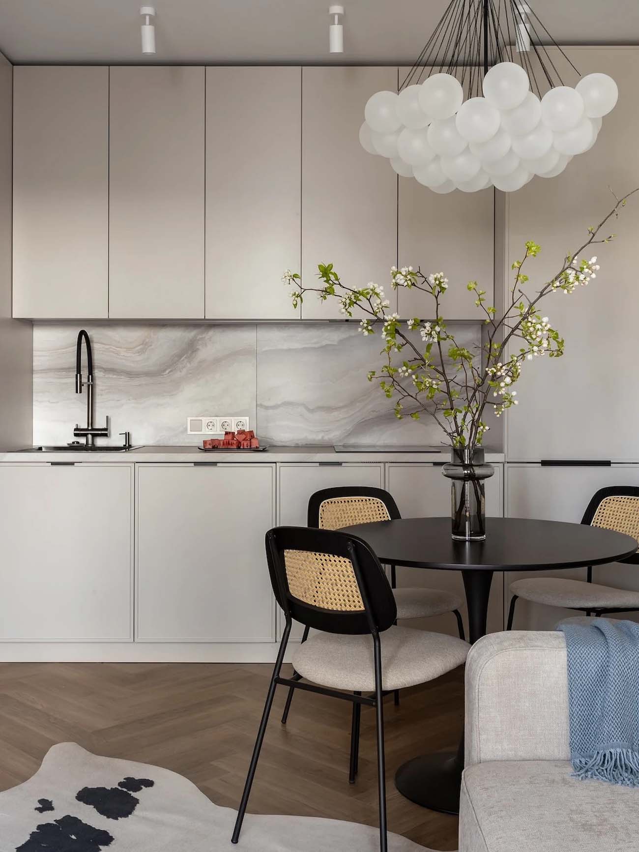 Kevés pénzből kellett egyedi karaktert adni a háromfős család otthonának, 57 m2 Kevés pénzből kellett egyedi karaktert adni a háromfős család otthonának, 57 m2