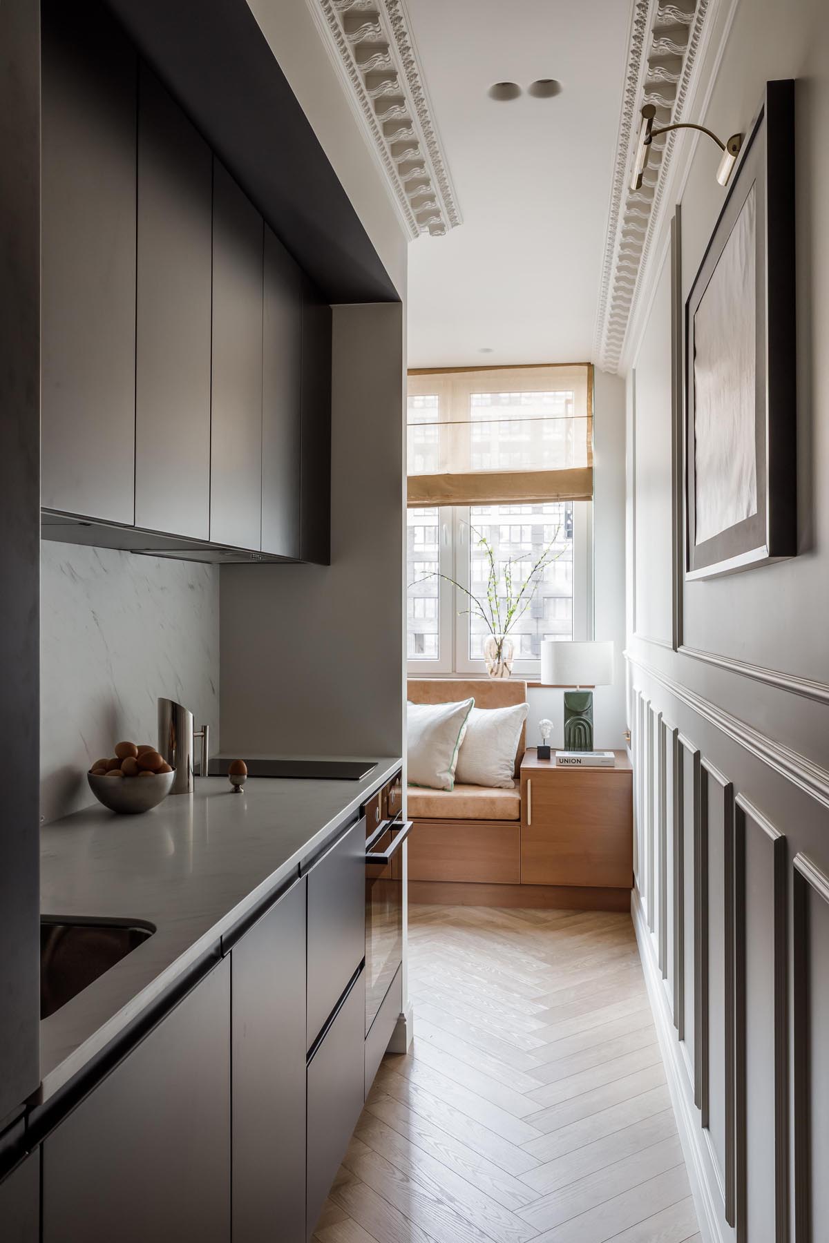 Konyha a folyosón, háló egy fülkében, kanapé tárolórekeszekkel, 23 m2 Konyha a folyosón, háló egy fülkében, kanapé tárolórekeszekkel, 23 m2