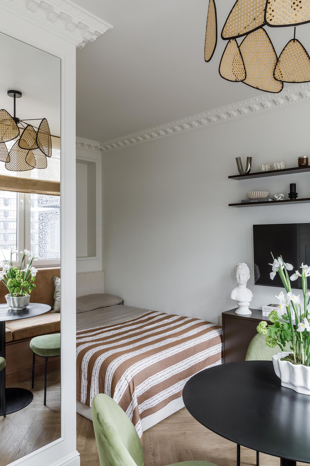 Konyha a folyosón, háló egy fülkében, kanapé tárolórekeszekkel, 23 m2 Konyha a folyosón, háló egy fülkében, kanapé tárolórekeszekkel, 23 m2