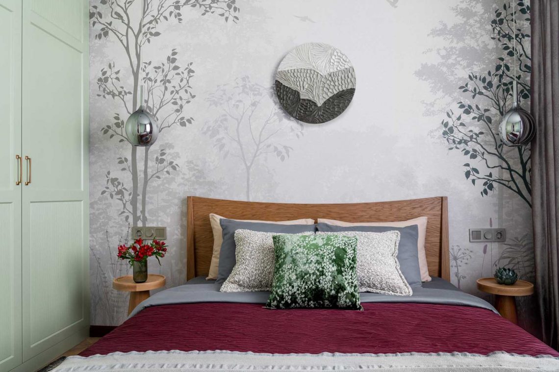 Meggyvörös és mentazöld: élettel teli berendezés 37 m2-en