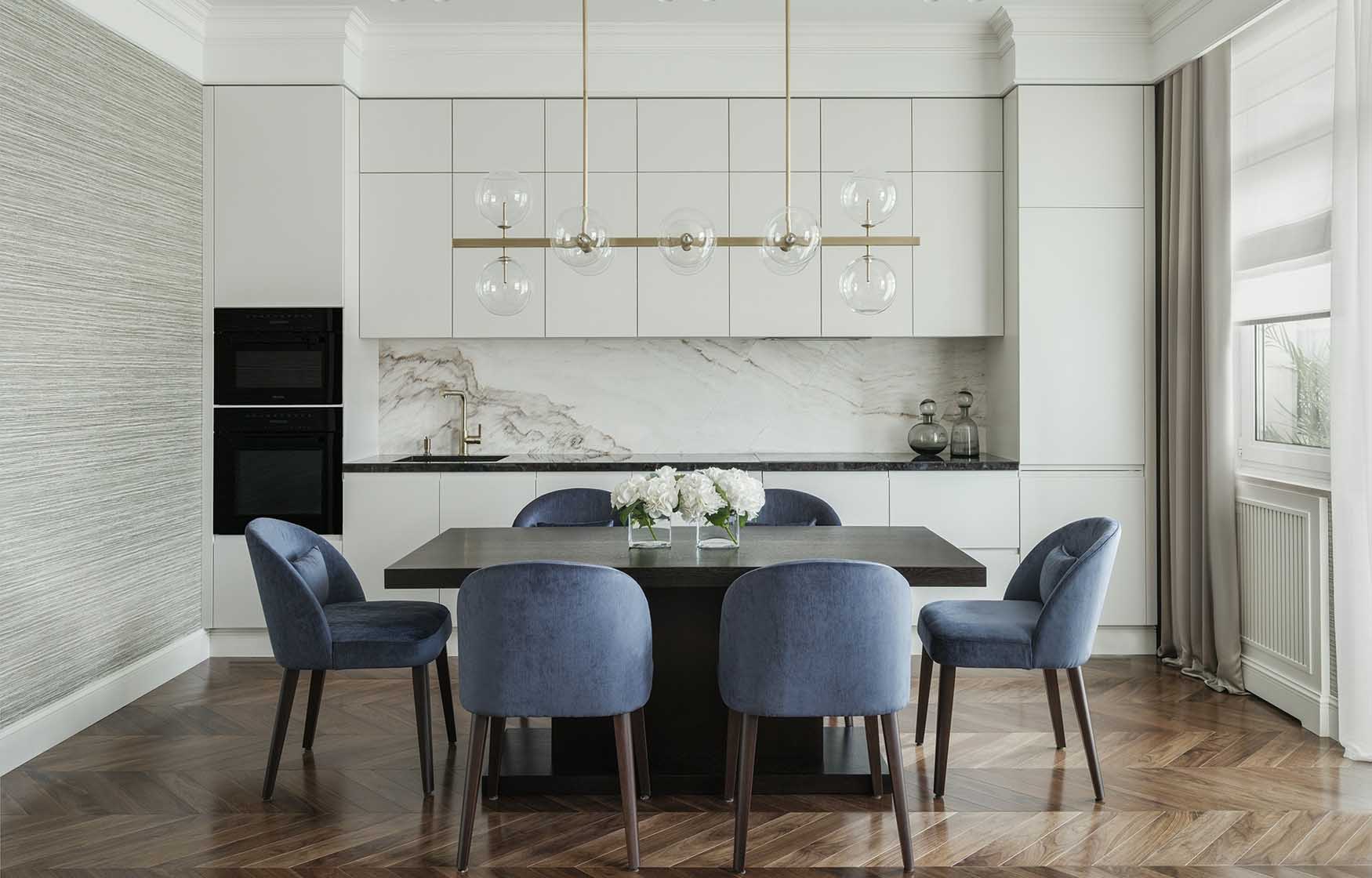 Modern klasszikus stílust választott a gyermekes család a 84 m2-es otthonában