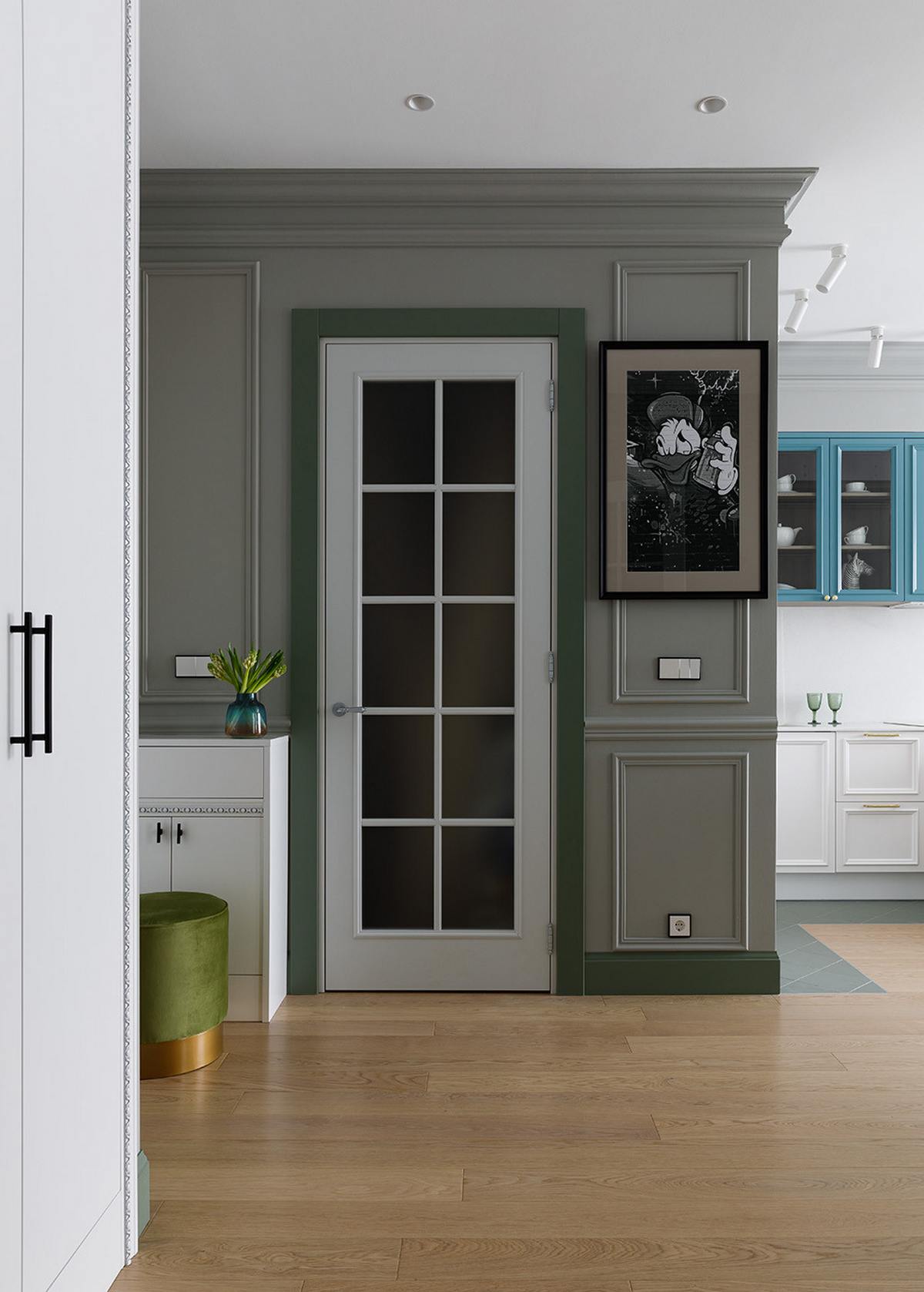 A semleges alapszínekkel is szép, de a hozzáadott színekkel varázslatos lett a lakás A semleges alapszínekkel is szép, de a hozzáadott színekkel varázslatos lett a lakás