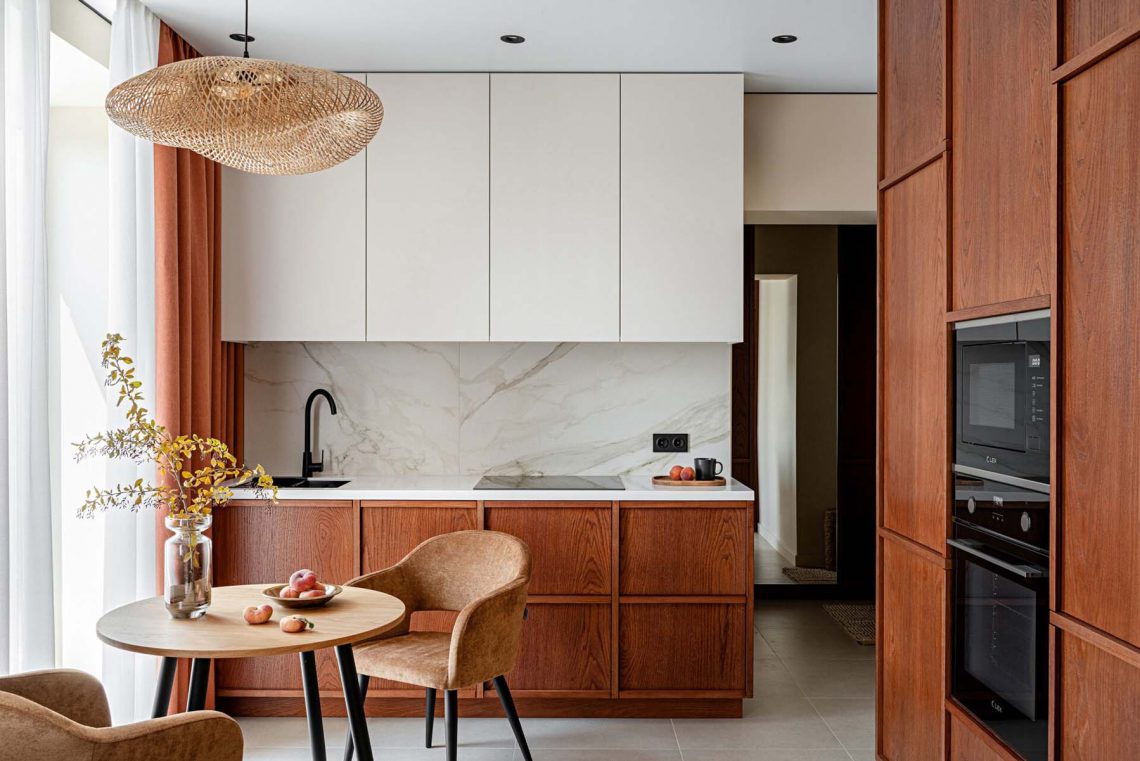 Szépen berendezett 25m2-es lakás, ablakos fürdőszoba, sok fa és fény