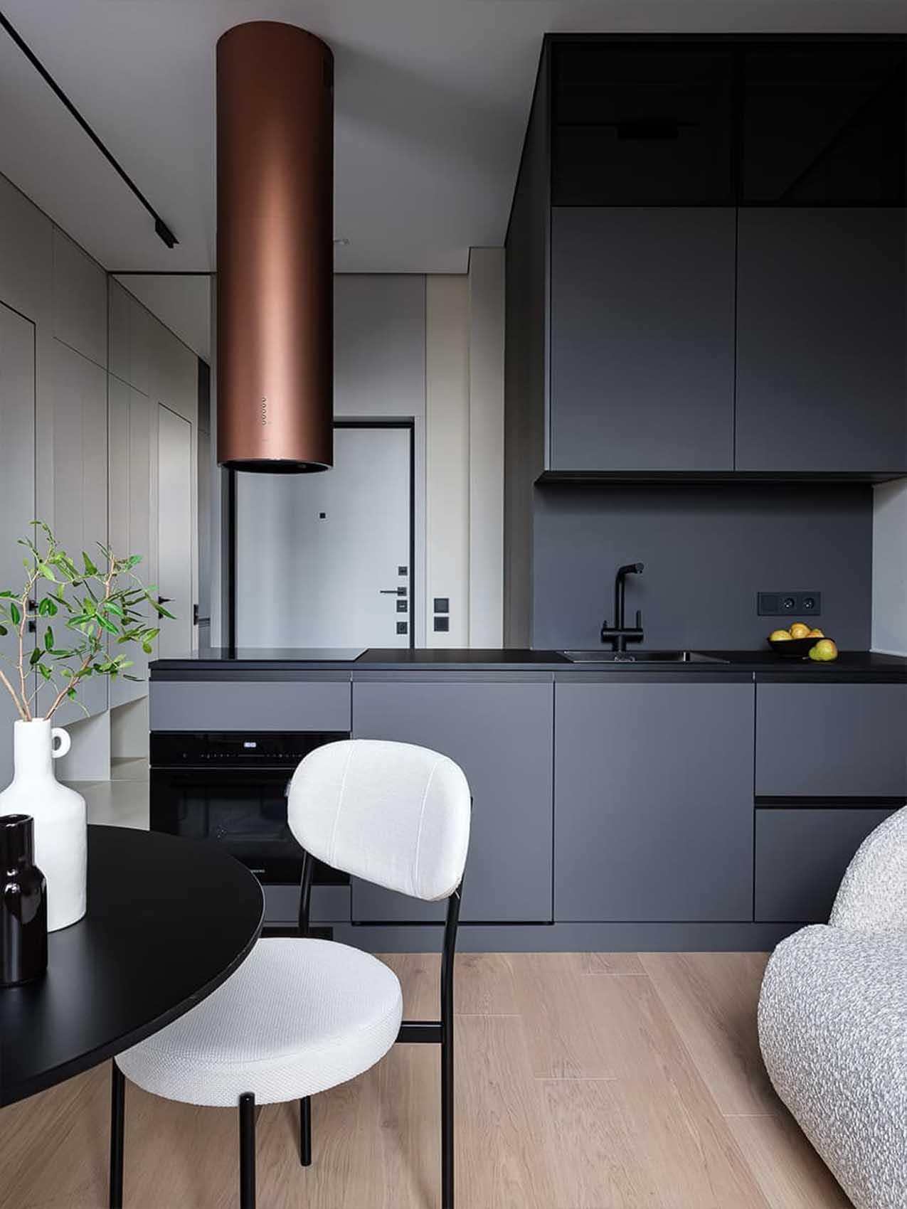 Szürke szín adja a lakás egyedi karakterét: nagyvárosi elegancia kis alapterületen Szürke szín adja a lakás egyedi karakterét: nagyvárosi elegancia kis alapterületen