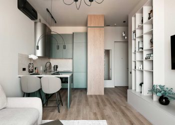 Tágas hatás 39m2-en: nyugodt tejeskávé, csokoládé és zöld színek