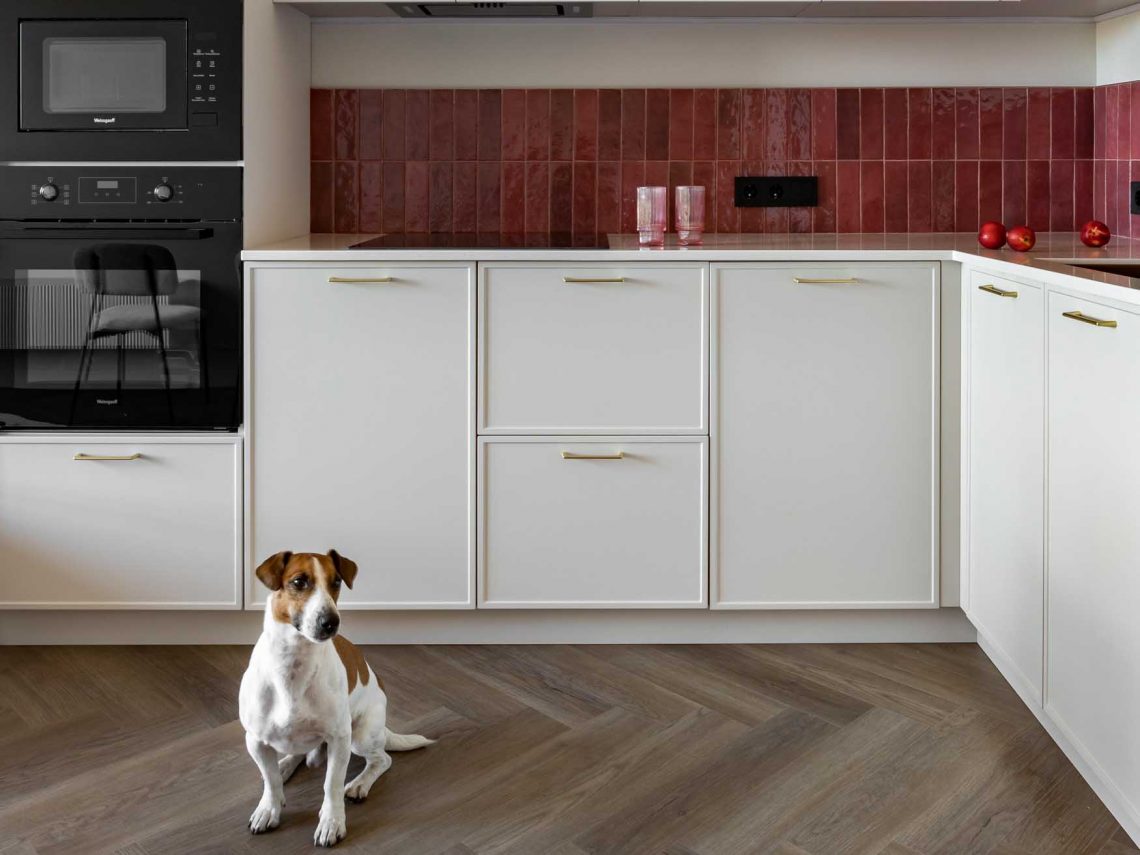 Tapéta keretben, színes előszoba, érdekes részletek 50 m2-en