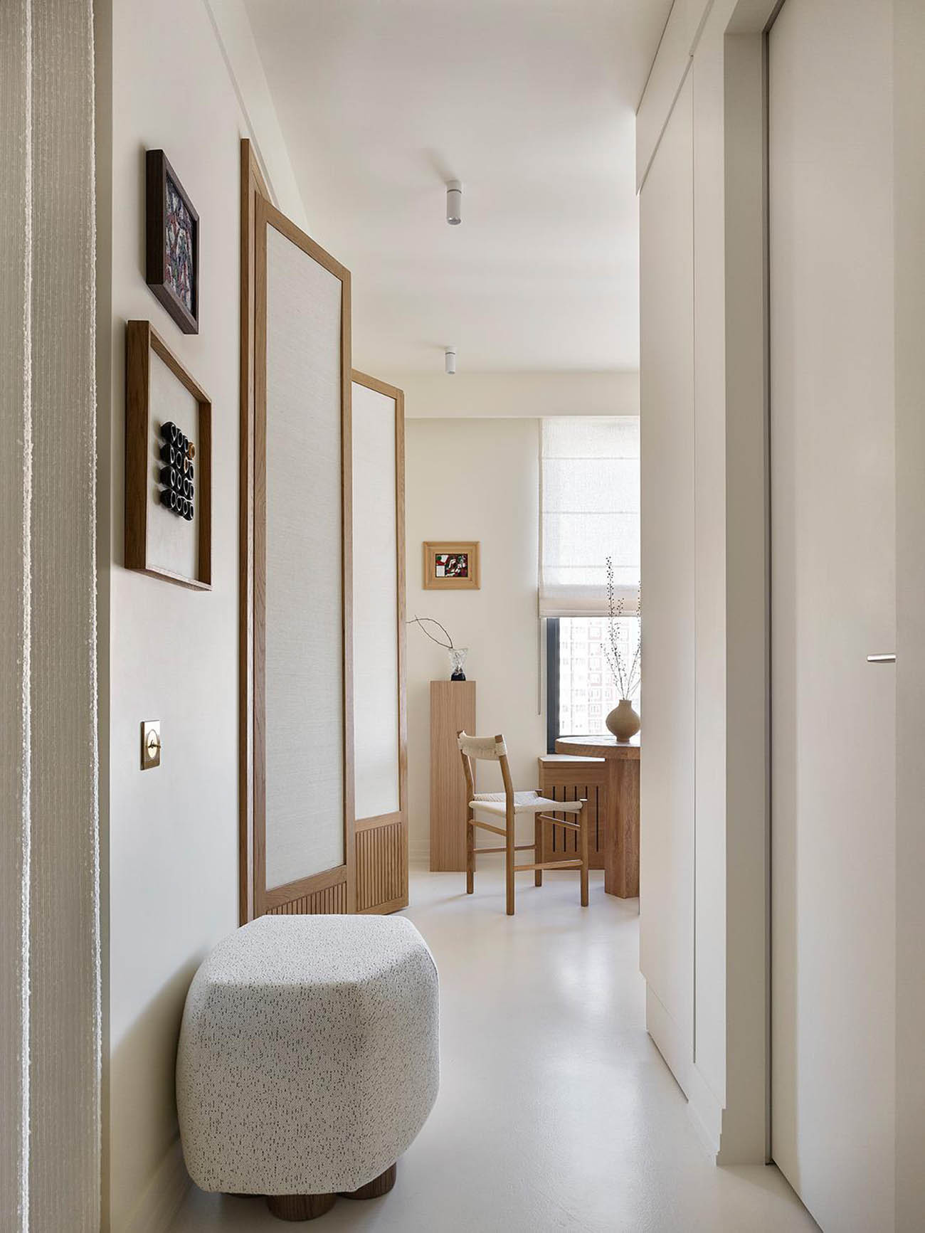 Törtfehér és természetes anyagok a pihentető környezetért Törtfehér és természetes anyagok a pihentető környezetért