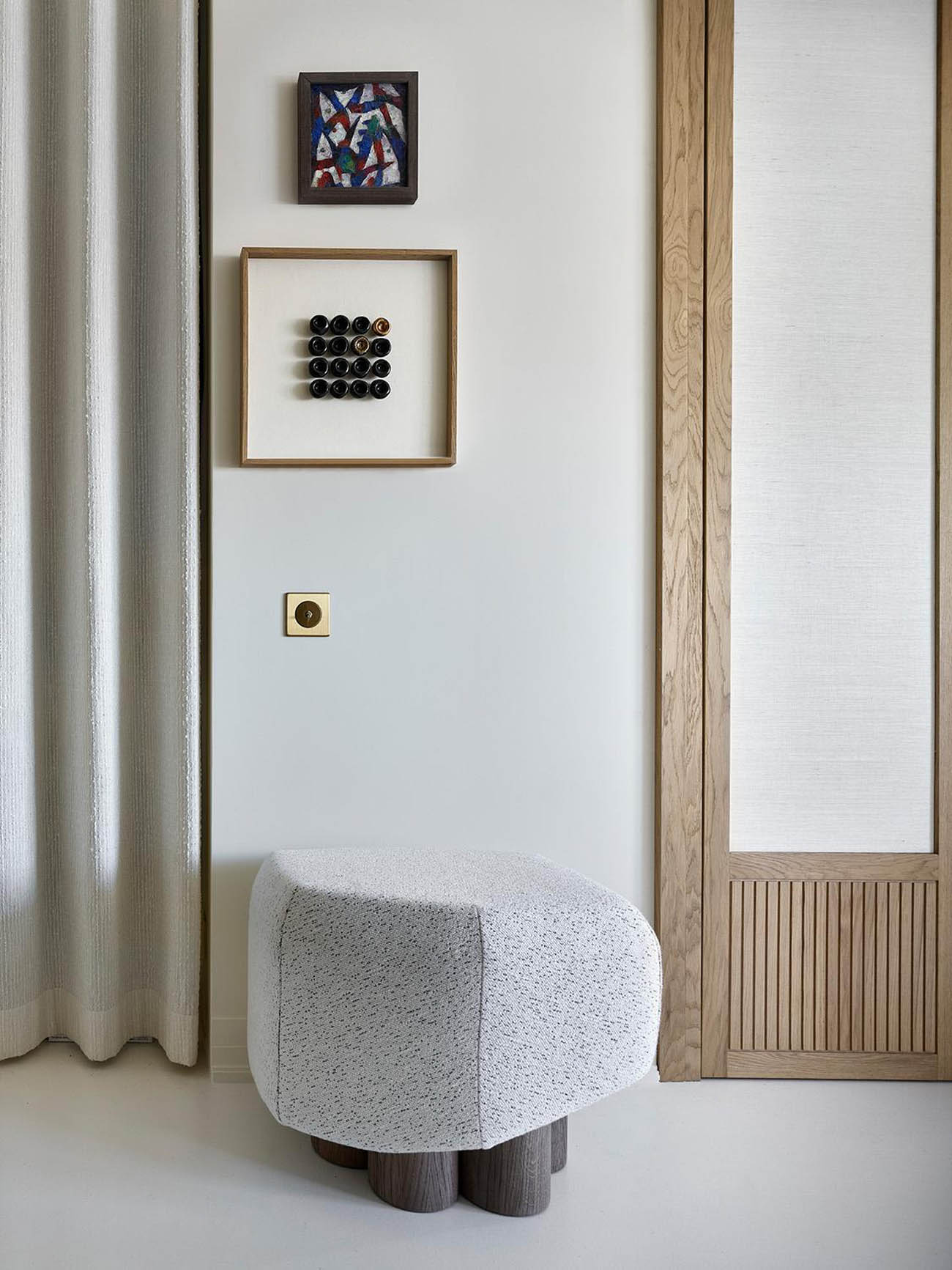 Törtfehér és természetes anyagok a pihentető környezetért Törtfehér és természetes anyagok a pihentető környezetért