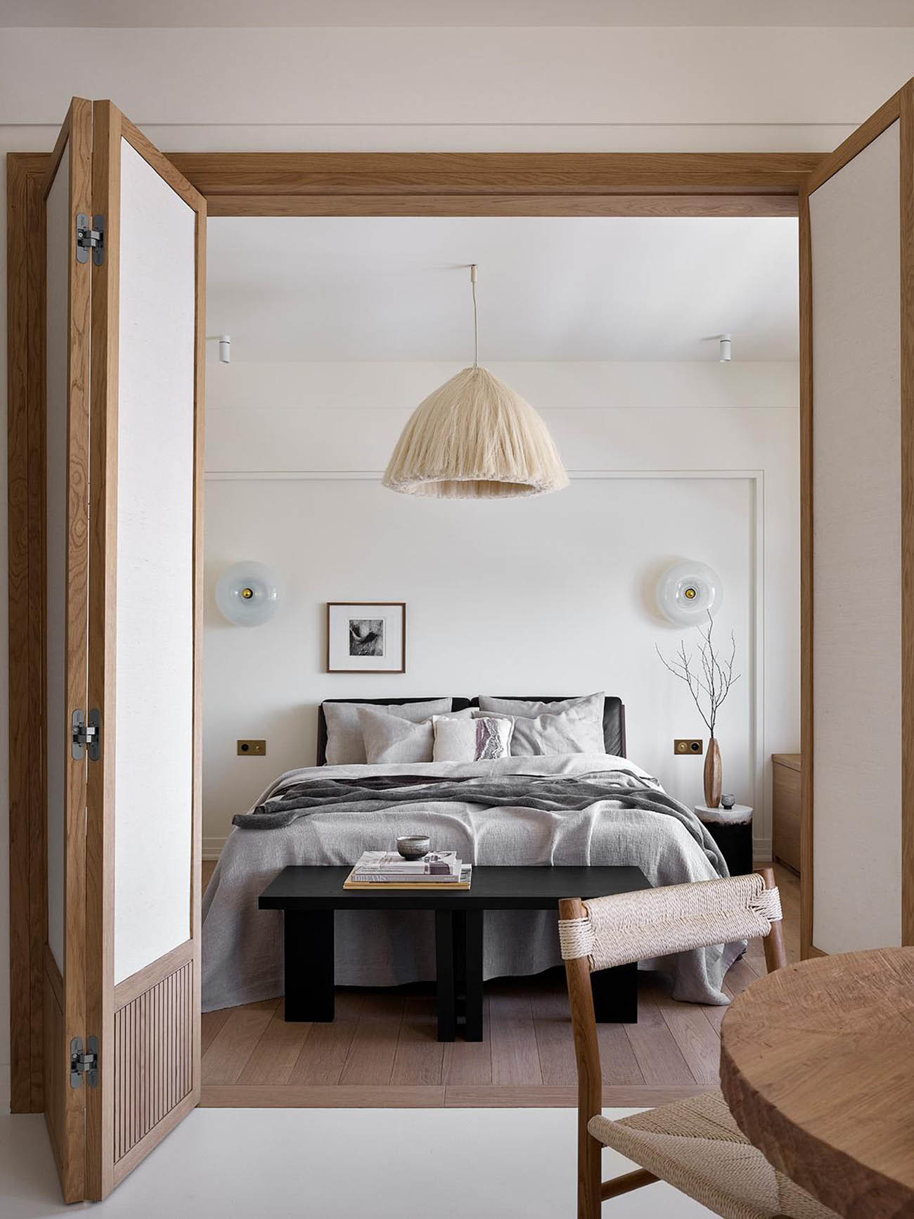 Törtfehér és természetes anyagok a pihentető környezetért Törtfehér és természetes anyagok a pihentető környezetért