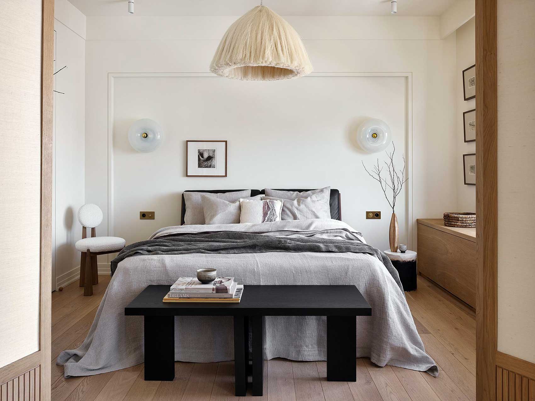 Törtfehér és természetes anyagok a pihentető környezetért Törtfehér és természetes anyagok a pihentető környezetért