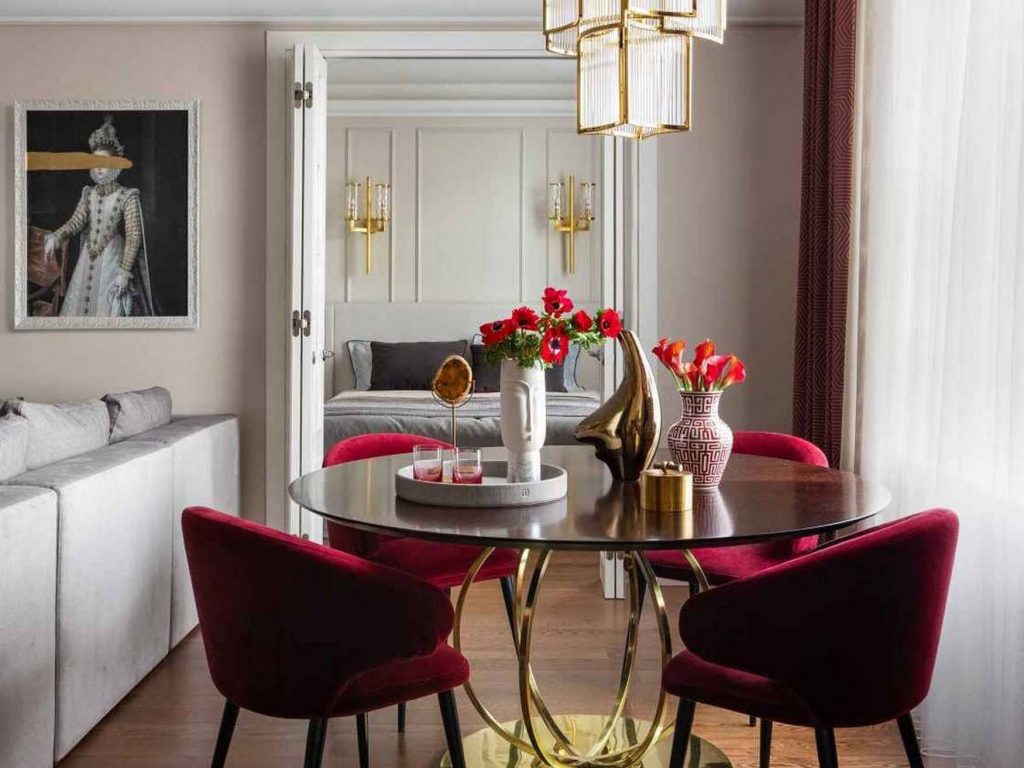 Tükrök, fény és borvörös szenvedély: elegancia 60m2-en, hölgy otthonában