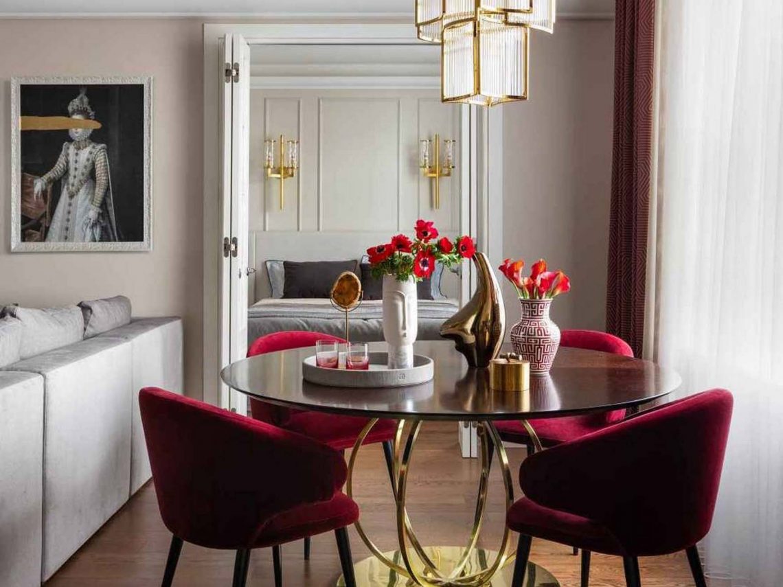 Tükrök, fény és borvörös szenvedély: elegancia 60m2-en, hölgy otthonában
