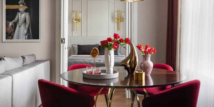 Tükrök, fény és borvörös szenvedély: elegancia 60m2-en, hölgy otthonában