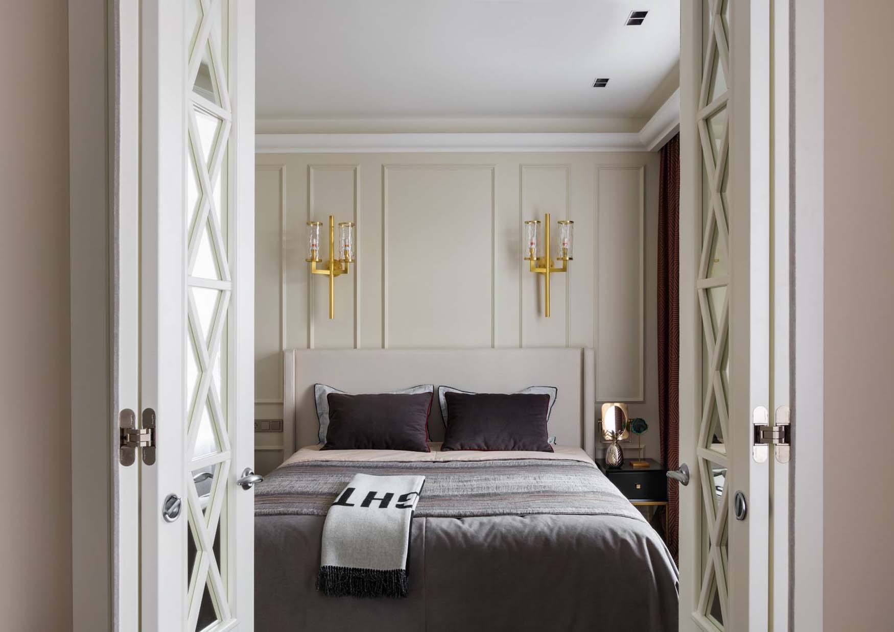Tükrök, fény és borvörös szenvedély: elegancia 60m2-en, hölgy otthonában Tükrök, fény és borvörös szenvedély: elegancia 60m2-en, hölgy otthonában