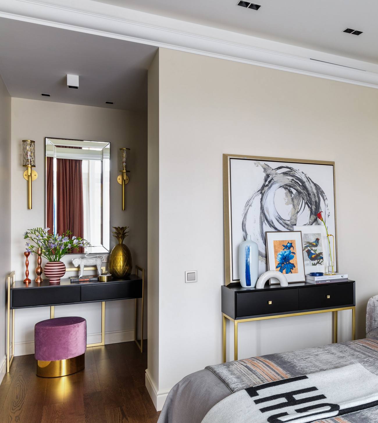 Tükrök, fény és borvörös szenvedély: elegancia 60m2-en, hölgy otthonában Tükrök, fény és borvörös szenvedély: elegancia 60m2-en, hölgy otthonában
