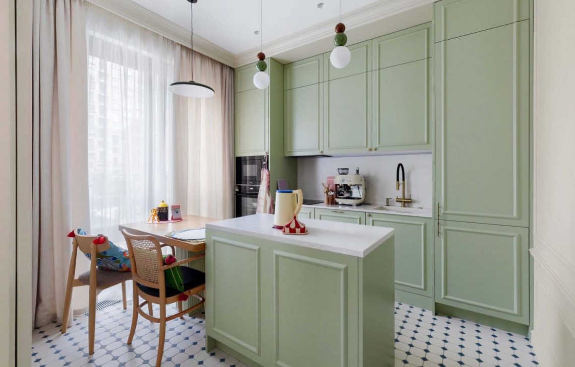 Fal helyett tolóajtó, macaron ihlette pasztell színvilág